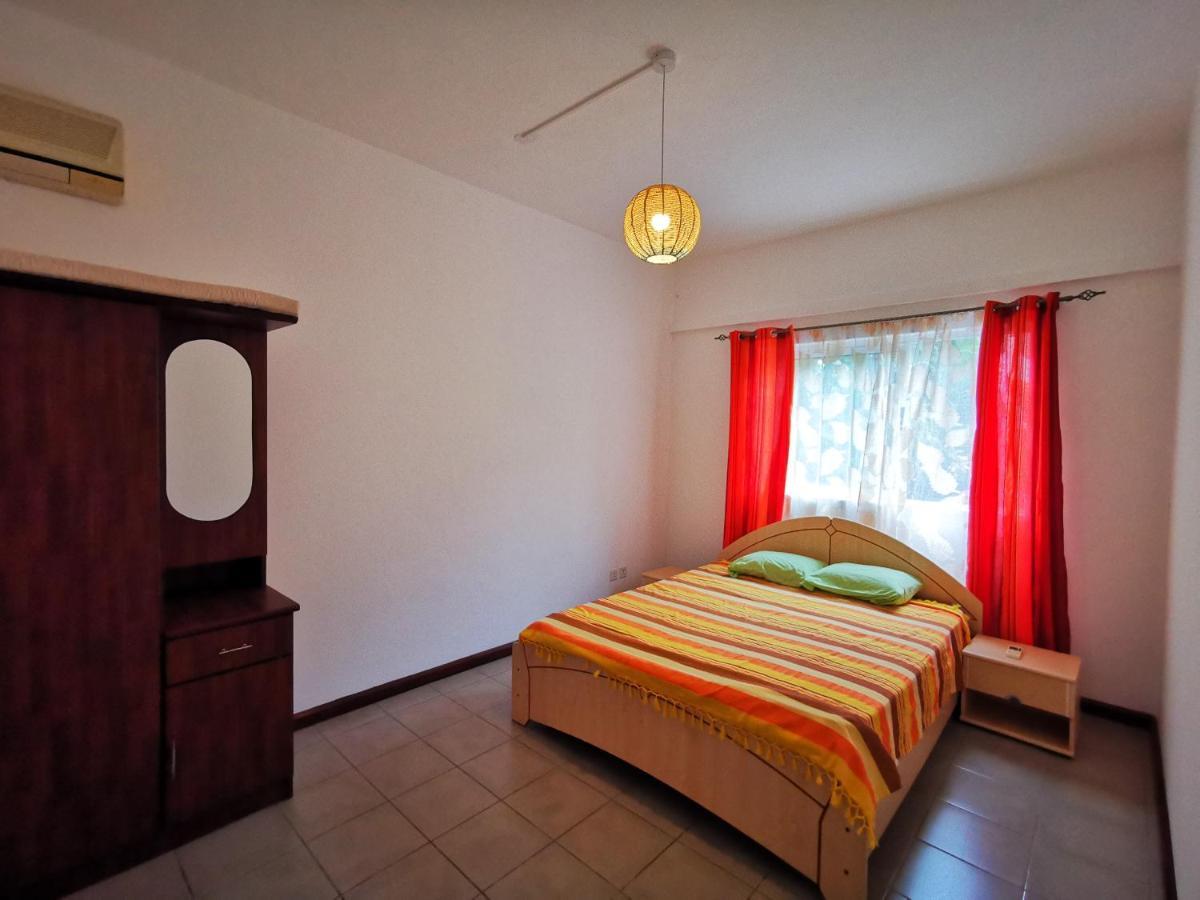 Oceanside Licenced Tourist Residence Flic en Flac Bagian luar foto