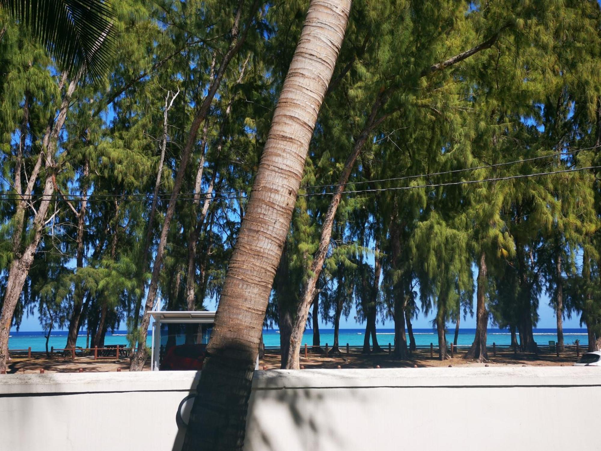 Oceanside Licenced Tourist Residence Flic en Flac Bagian luar foto