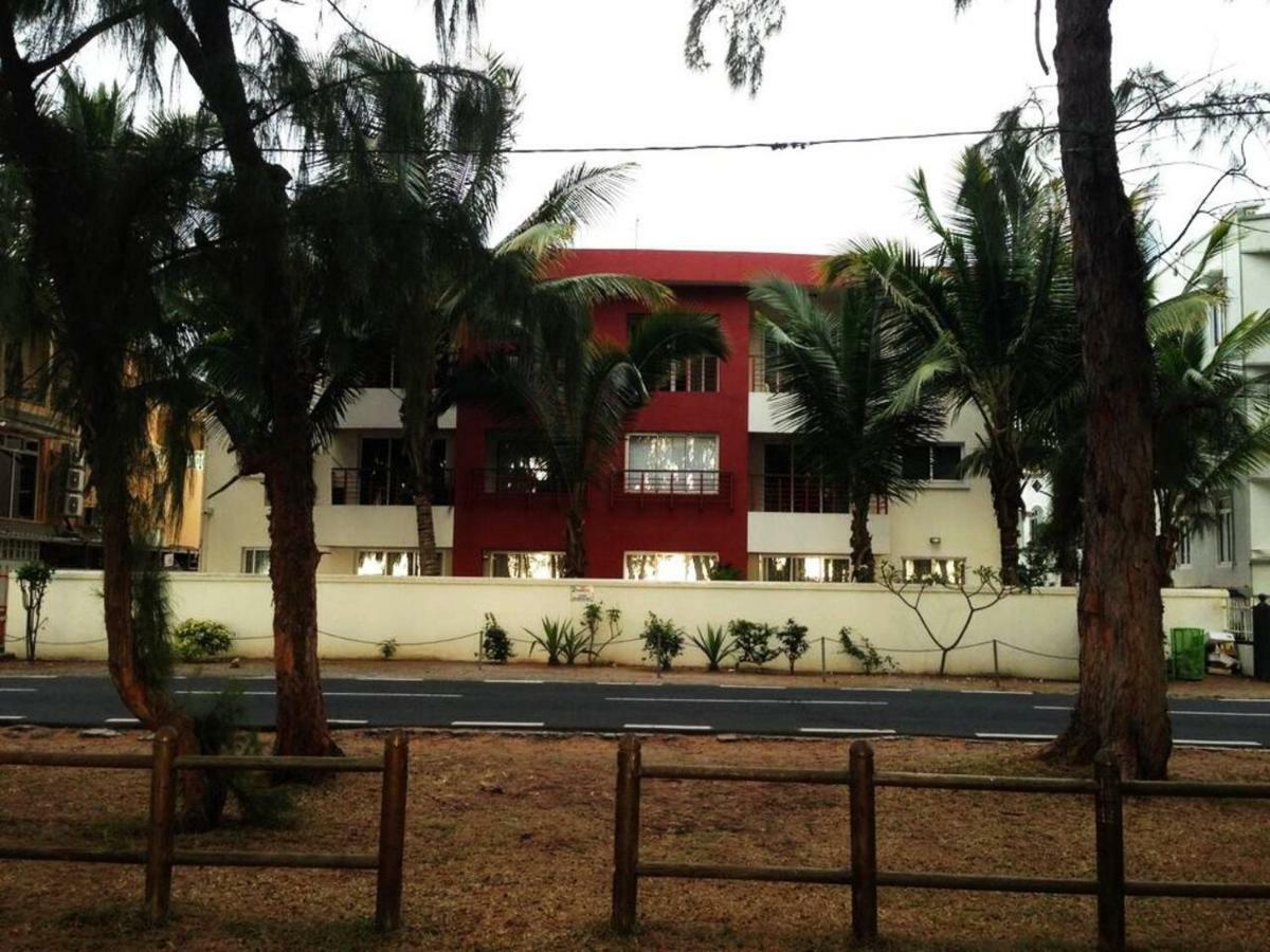 Oceanside Licenced Tourist Residence Flic en Flac Bagian luar foto