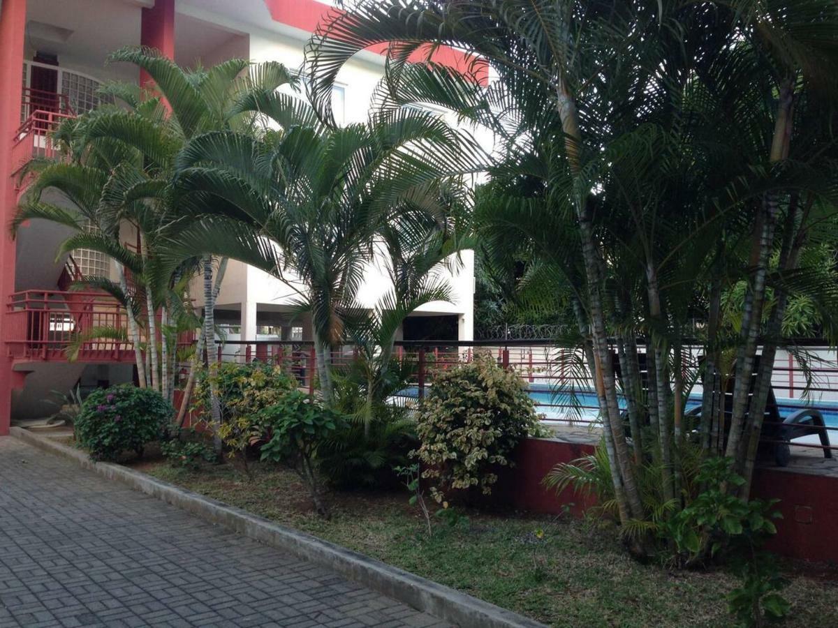 Oceanside Licenced Tourist Residence Flic en Flac Bagian luar foto