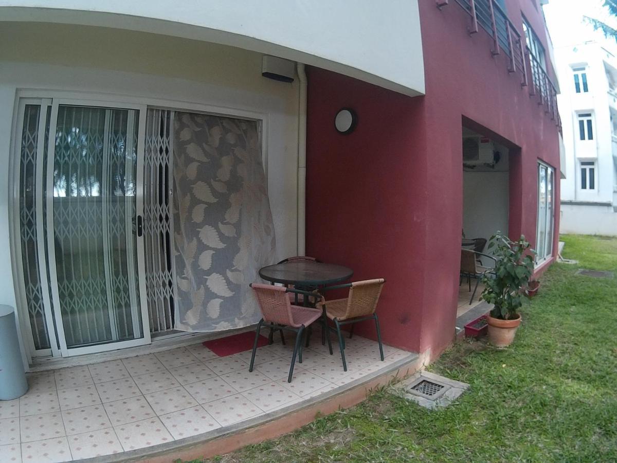 Oceanside Licenced Tourist Residence Flic en Flac Bagian luar foto